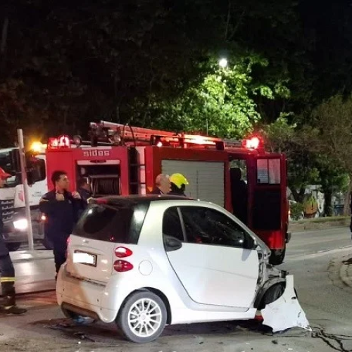 Ατύχημα το βράδυ της Παρασκευής στην Αγίου Δημητρίου: Μοτοσικλέτα καρφώθηκε σε αυτοκίνητο