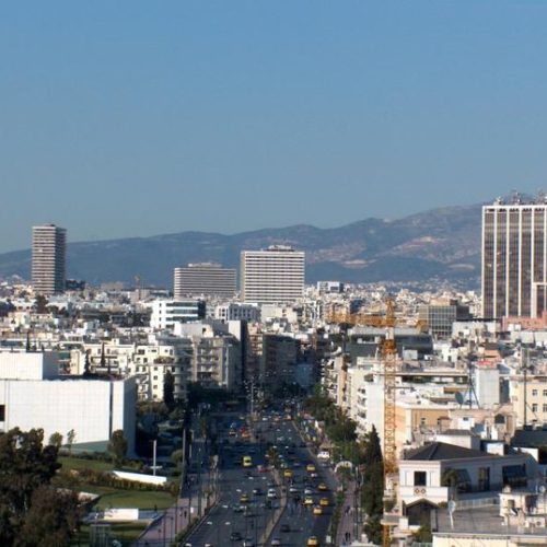 Απίστευτο Σκηνικό στους Αμπελοκήπους – Κατσίκες στον 16ο Όροφο!