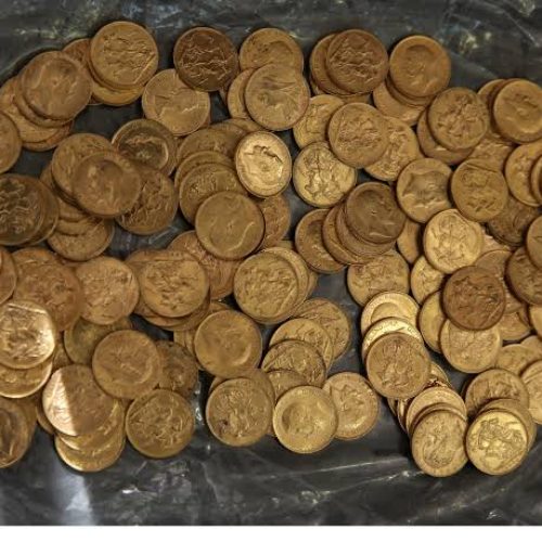 Έκλεψαν 4.766 χρυσές λίρες και κοσμήματα από ηλικιωμένη