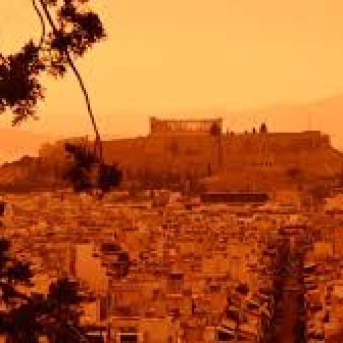 Αθηναϊκός ουρανός σε πορτοκαλί: Η αφρικανική σκόνη σκεπάζει την πόλη