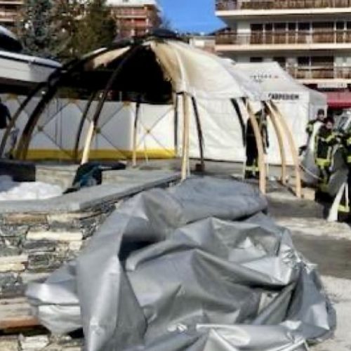 Φωτιά σε μνημείο για τα θύματα της τραγωδίας στο Κραν Μοντανά