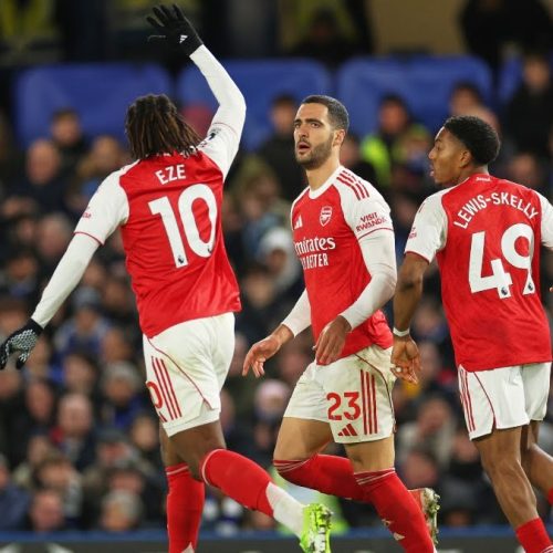 From left, Arsenal's Eberechi Eze, Mikel Merino, Myles Lewis-Skelly during the English Premier League soccer match between Chelsea and Arsenal in London, England, Sunday, Nov. 30, 2025. (AP Photo/Ian Walton)