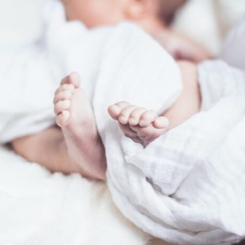 Ηράκλειο: Σήμερα η ταφή του 5 μηνών βρέφους που βρέθηκε νεκρό στην κούνια του
