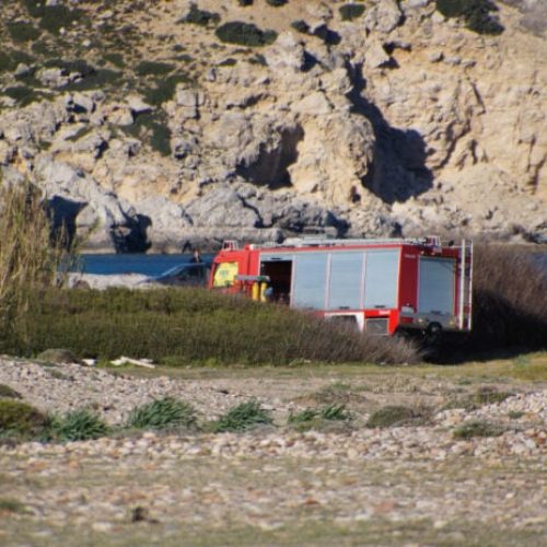 Ατύχημα στο λιμάνι της Δάφνης στο Άγιο Όρος: Μίνι λεωφορείο κατέληξε στη θάλασσα – Σώος ο 72χρονος οδηγός