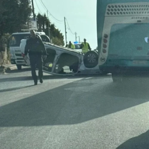 Ανατροπή ΙΧ στη Βιομηχανική Ηρακλείου – 40χρονη οδηγός εγκλωβίστηκε