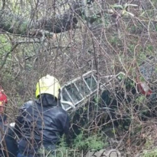 Σοβαρό τροχαίο στα Χανιά: Αυτοκίνητο κατέληξε σε γκρεμό, απεγκλωβίστηκαν οι επιβάτες