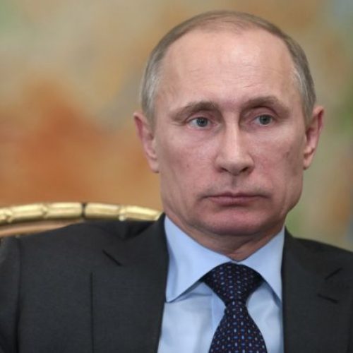 Russia's President Vladimir Putin attends a meeting with Fyodor Andreev, President of Alrosa diamond mining company, at the Novo-Ogaryovo residence outside Moscow, February 26, 2014. REUTERS/Mihail Metzel/RIA Novosti/Kremlin (RUSSIA - Tags: BUSINESS POLITICS) ATTENTION EDITORS - THIS IMAGE HAS BEEN SUPPLIED BY A THIRD PARTY. IT IS DISTRIBUTED, EXACTLY AS RECEIVED BY REUTERS, AS A SERVICE TO CLIENTS