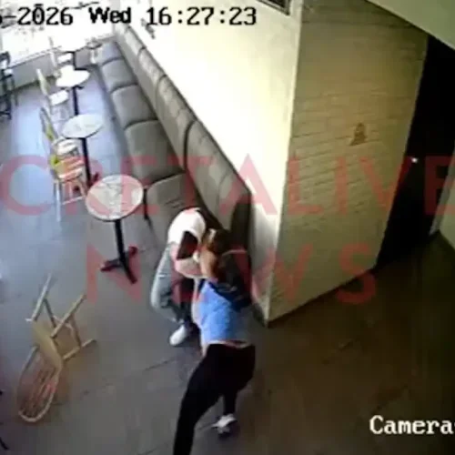 Ηράκλειο: Σοκάρει βίντεο με άγριο ξυλοδαρμό γυναίκας από τον πρώην της μέσα σε καφετέρια