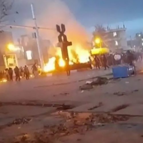 Νυχτερινές διαμαρτυρίες συνεχίζονται σε πολλές ιρανικές πόλεις με εκκλήσεις για αλλαγή καθεστώτος
