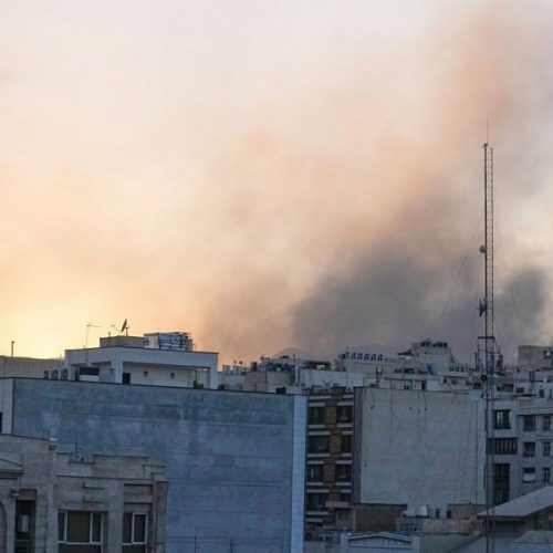 Ηχούν «ΣΕΙΡΗΝΕΣ» στο Ισραήλ λόγω πυραυλικής επίθεσης του Ιράν