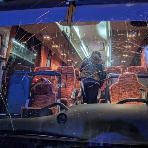 Φονική ενέδρα οπαδών μετά από αγώνα μπάσκετ – Νεκρός οδηγός λεωφορείου