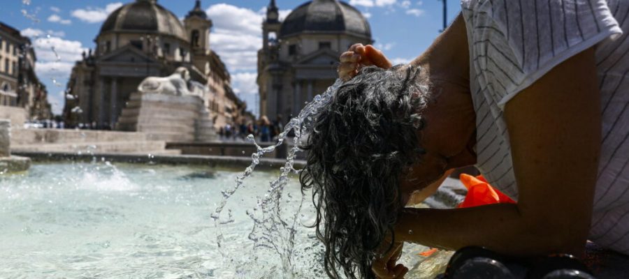 epaselect epa12202750 People cool off in a fountain during a heatwave, in Rome, Italy, 28 June 2025.  EPA/ANGELO CARCONI