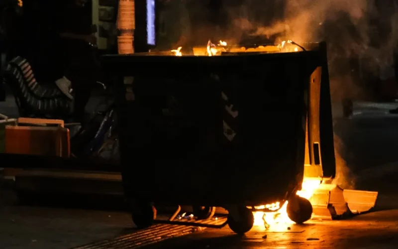 Θεσσαλονίκη: 21χρονος Πακιστανός έβαζε φωτιές σε κάδους στο κέντρο της πόλης