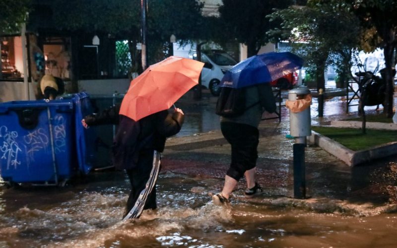 Έκτακτο δελτίο επιδείνωσης του καιρού: Έρχονται ισχυρές καταιγίδες, μπουρίνια και χαλάζι την Παρασκευή