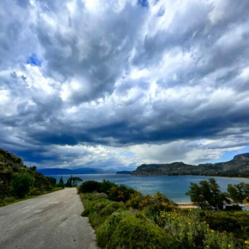 Μεταβολή του καιρού την Κυριακή: Τοπικές βροχές και χιόνια σε ορεινές περιοχές
