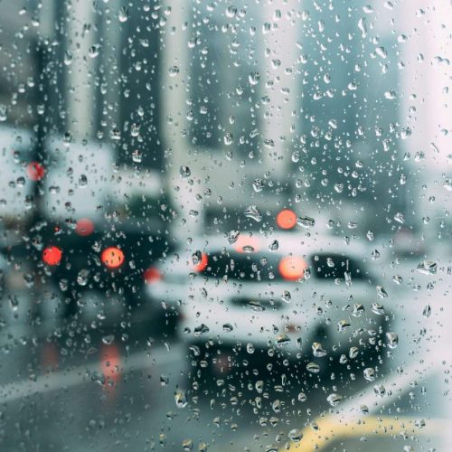 Ψυχραίνει ο καιρός έως τέλος Μαΐου: Έρχεται νέο κύμα κακοκαιρίας με καταιγίδες και αστάθεια