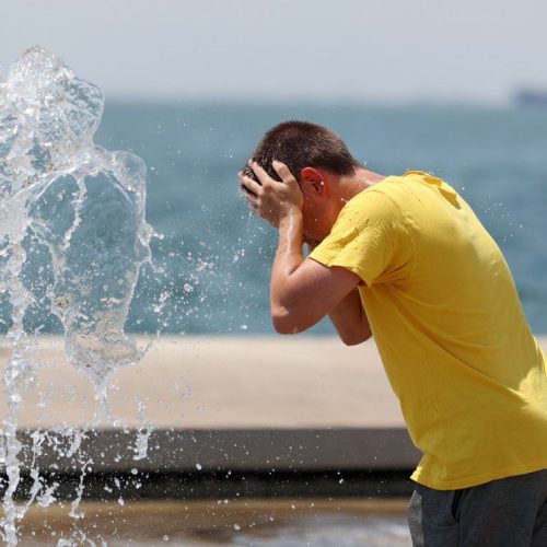 ΚΑΙΡΟΣ: Μπόρες στα βουνά και καύσωνας στις πόλεις – Στους 36°C η θερμοκρασία