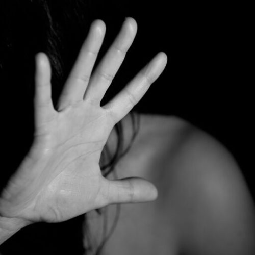 13χρονος κατηγορείται για βιασμό κατ΄εξακολούθηση συμμαθήτριάς του