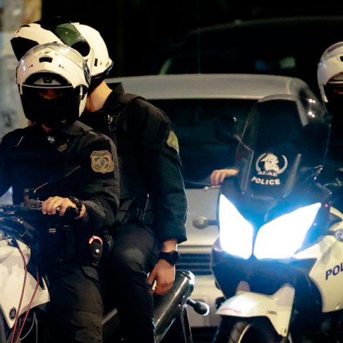 Εξαρθρώθηκε σπείρα που έκανε κλοπές και απάτες σε όλη τη χώρα