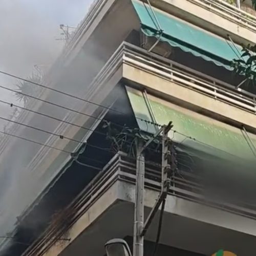 «ΠΕΡΙΠΕΤΕΙΩΔΗΣ» ΔΙΑΣΩΣΗ ηλικιωμένου από «φλεγόμενο» διαμέρισμα – Eλεγε πως θέλει να πηδήξει από το μπαλκόνι