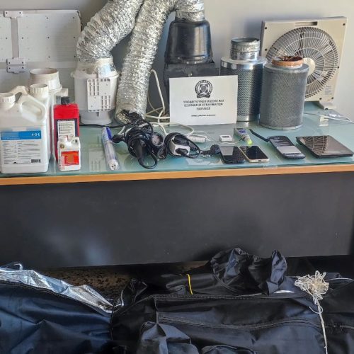 Πειραιάς – Εντοπίστηκε μέσα σε σπίτι πλήρως εξοπλισμένο εργαστήριο καλλιέργειας κάνναβης