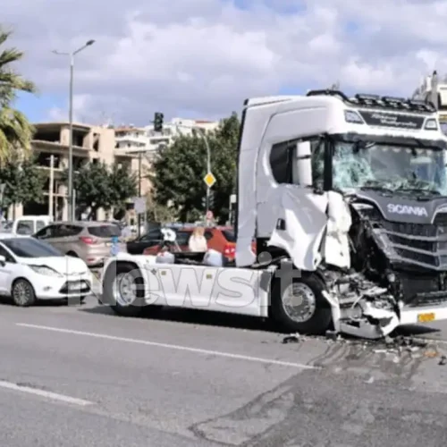Χαϊδάρι: Καραμπόλα με 5 οχήματα στη Λεωφόρο Αθηνών όταν οδηγός προσπάθησε να αλλάξει λωρίδα