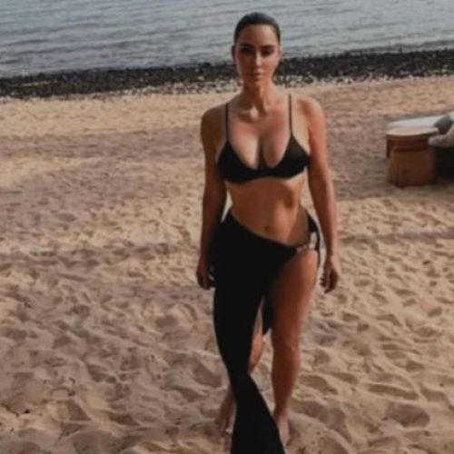 Πλούσια… τα ελέη! Η Κιμ Καρντάσιαν ποζάρει ξανά – Το μαγιό της είναι έτοιμο να… εκραγεί