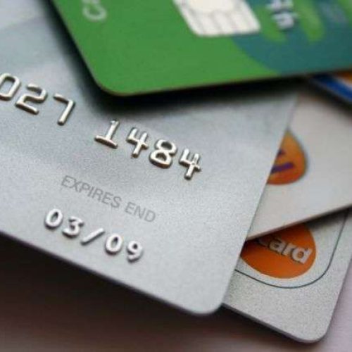 ΔΥΠΑ: Απαραίτητη η ενεργοποίηση των προπληρωμένων καρτών για πρόσβαση σε επιδόματα και παροχές