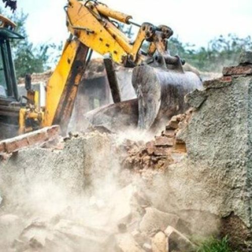 Σιωπηλό «πογκρόμ» κατεδαφίσεων – Έρχεται μπουλντόζα στην παραλία σου;