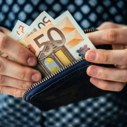 ΕΡΓΑΣΙΑΚΟ SOS: Δείτε πόσα λεφτά πρέπει να πάρετε αν δουλέψετε Κυριακή και Δευτέρα του Πάσχα!
