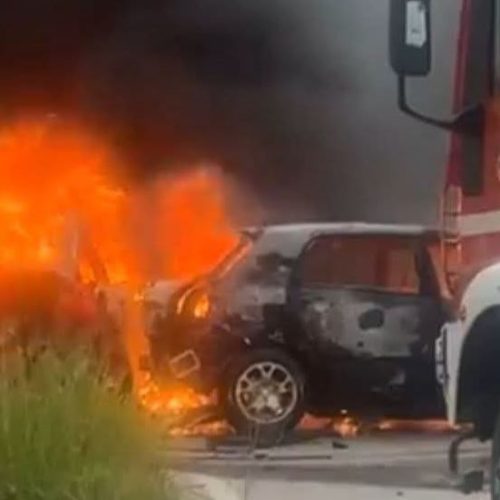 «ΤΡΑΓΙΚΟ-ΤΡΟΧΑΙΟ» – ΙΧ τυλίχθηκαν στις φλόγες, ένας νεκρός και δύο τραυματίες