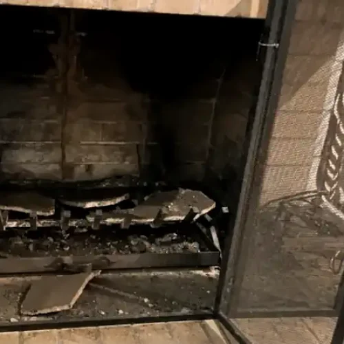 «Νομίζαμε ότι μας βομβάρδισαν!»: Κεραυνός χτύπησε σπίτι στην Κρήτη – Στον αέρα η καμινάδα, εφιαλτικές στιγμές για οικογένεια
