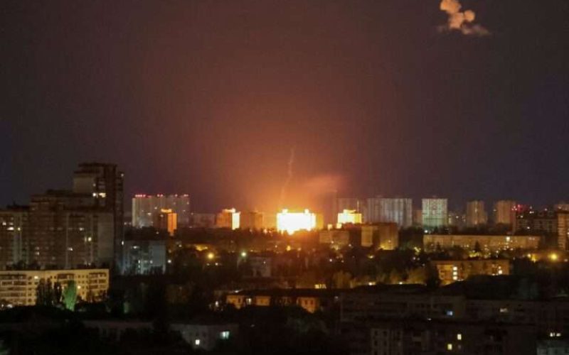 Ρωσική πυραυλική επίθεση στο Κίεβο: Τουλάχιστον έξι τραυματίες από τις εκρήξεις