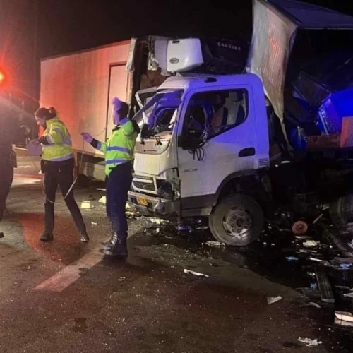 Χάος στον Κηφισό: Σύγκρουση φορτηγών προς Πειραιά, «κόκκινο» η κίνηση