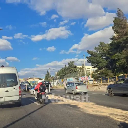 Μαρτύριο στον Κηφισό με ουρές αυτοκινήτων – Λάδια στην άσφαλτο στη Νέα Φιλαδέλφεια