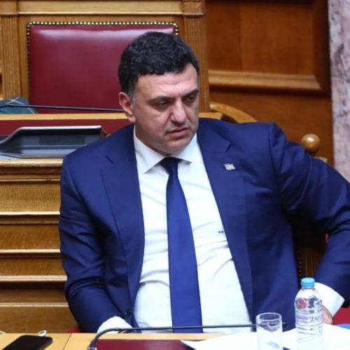 Βουλή: Ο Κικίλιας επέλεξε αντιπαράθεση αντί απαντήσεων για τη Χίο – Πώς αιτιολόγησε τη διήμερη απουσία του – Παρελθόν με πολλές αστοχίες