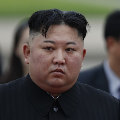 epa07407758 North Korean leader Kim Jong-un attends a wreath laying ceremony at Ho Chi Minh Mausoleum in Hanoi, Vietnam, 02 March 2019.  EPA/JORGE SILVA / POOL