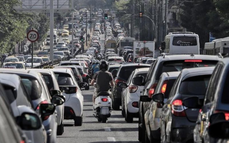 Σοβαρό Μπλοκάρισμα στην Αθηνών: Διακοπή Κυκλοφορίας και Εμπόδια για τα Πυροσβεστικά Οχήματα