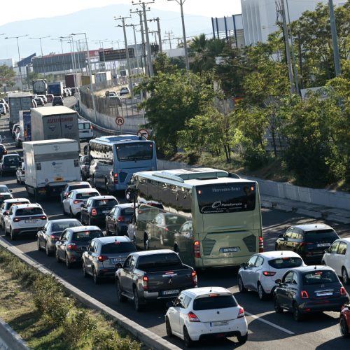 Χάος στους δρόμους – Κηφισός και Σκαραμαγκάς μποτιλιαρισμένοι, στο κόκκινο Κηφισίας και Μεσογείων