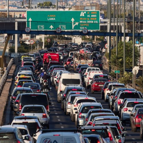 Κίνηση στους δρόμους: Στο «κόκκινο» ο Κηφισός και βασικοί άξονες της Αττικής