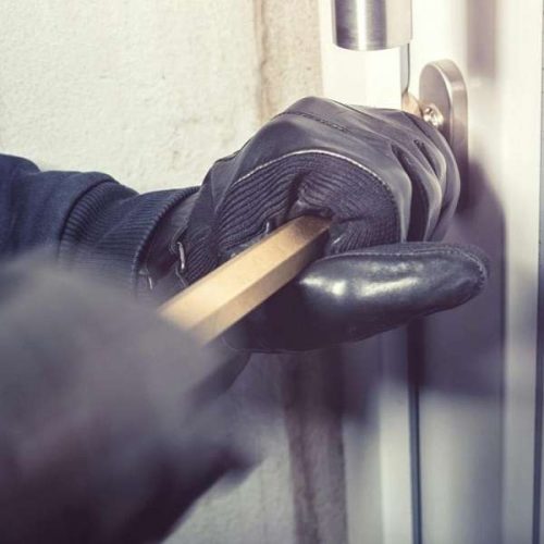 Θρασύτατες νυχτερινές κλοπές στην Καλαμάτα: Συνελήφθη 45χρονος Αλβανός που έκλεβε σπίτια και έστελνε τα κλοπιμαία στην Αλβανία