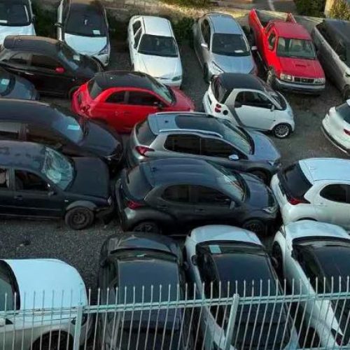 Εκλεβαν αυτοκίνητα, τα παραποιούσαν και τα μεταπωλούσαν σε πολίτες – 13 συλλήψεις