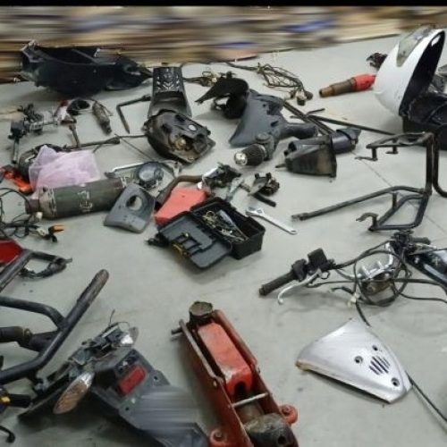 Εξαρθρώθηκε συμμορία που διέπραττε κλοπές οχημάτων: Πλήθος εξαρτημάτων βρέθηκε στο Ζεφύρι