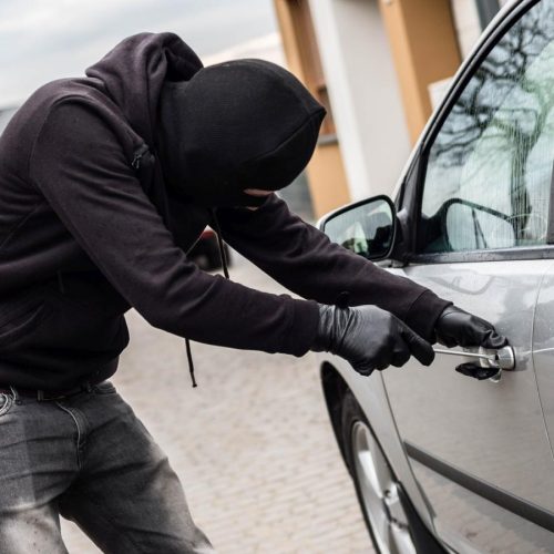 Κρήτη: Συμμορία ανηλίκων «ρήμαζε» οχήματα στο Ηράκλειο