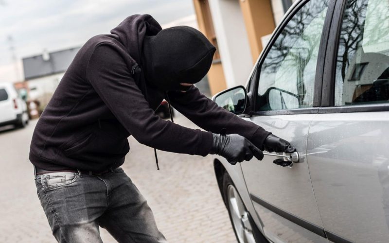 Αναστάτωση στο Ηράκλειο με Παλαιστίνιο που έσπαγε και έκλεβε αυτοκίνητα