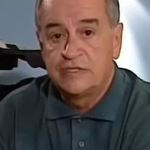 Πέθανε ο Κώστας Λυχναράς – Ο άνθρωπος πίσω από το «Καφέ της Χαράς» και «Κωνσταντίνου και Ελένης»