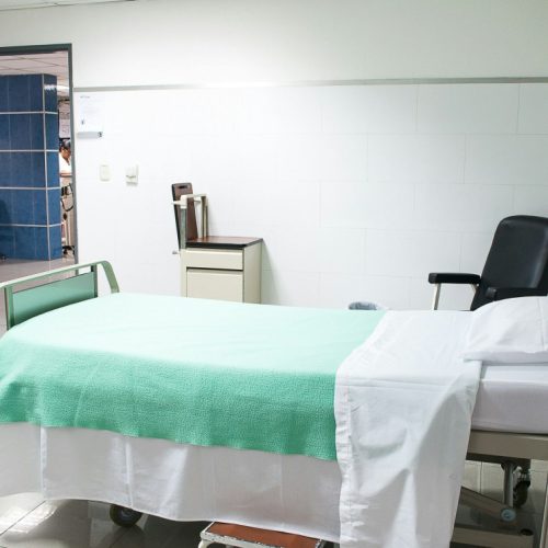 Πτολεμαΐδα: Επιτυχημένο το χειρουργείο του 17χρονου που τραυματίστηκε από κροτίδα – Εκτός κινδύνου