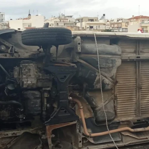 Πανικός σε λαϊκή αγορά στο Ηράκλειο: Αναποδογύρισαν αγροτικά από τους θυελλώδεις ανέμους