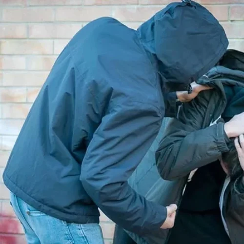 Βία χωρίς αιτία στην Πάτρα: Έφηβος κατέληξε στο νοσοκομείο μετά από επίθεση συνομηλίκου