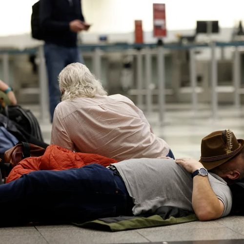 Χάος και στο αεροδρόμιο του Μπέργκαμο: τεχνική βλάβη πάγωσε τις πτήσεις και εγκλώβισε χιλιάδες επιβάτες
